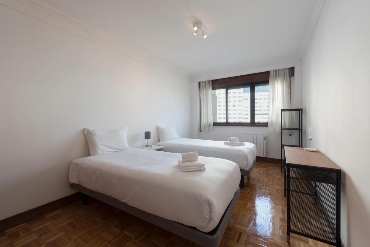 Lovelystay - Charming 3Br Flat W/ Free Parking In Devesas Vila Nova de Gaia Zewnętrze zdjęcie